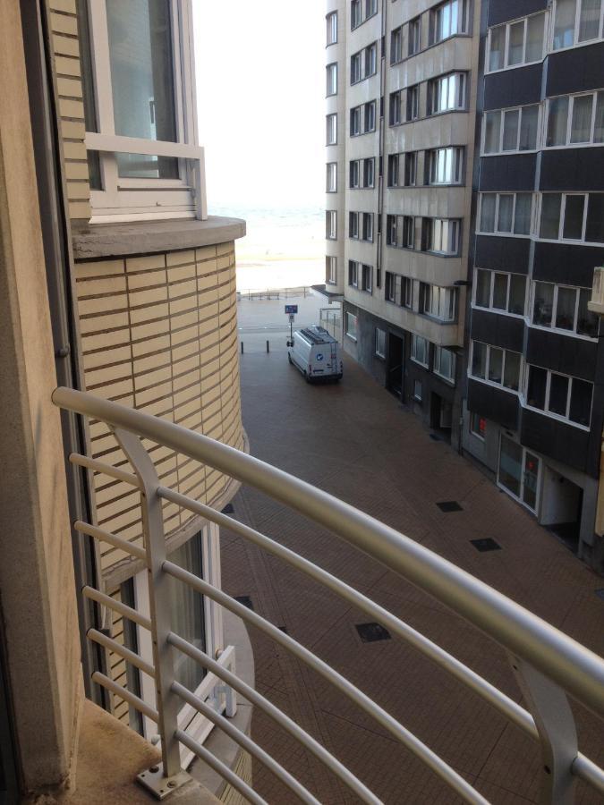 Centraal Gelegen App Met Lateraal Zeezicht Oostende Exteriör bild